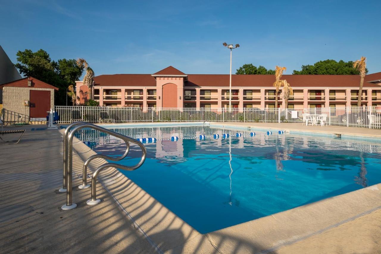 Red Roof Inn Virginia Beach-Norfolk Airport Bagian luar foto